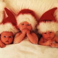 Miniatura de Bebés Con Gorros De Papá Noel